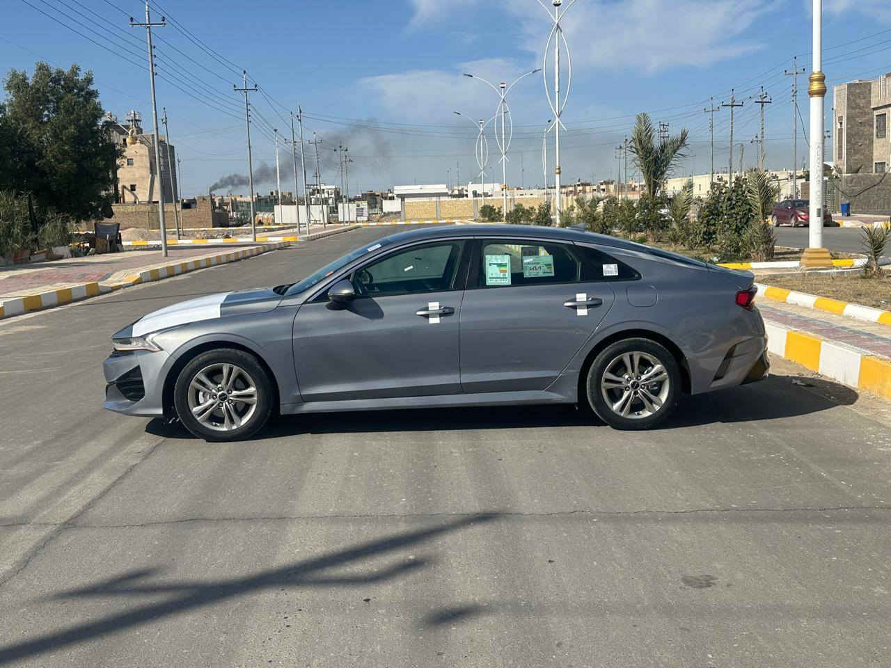 السلام عليكم 
اوبتيمه موديل 2023 رقم بصره معوقين حاضر للوكاله والتحويل 
السياره وارد امريكي ضررها جاملق بدون دواخل وبيها قطعتين صبق والباقي كفاله 
موصفات فول ماعده بني رامه 
ماشيه 70الف
مكينه كير تبريد حداده على وضع الشريكه اي نقص مابيها 
العنوان البصره 
السعر 143
رقم ***********
رقم *********** البصرة, العراق
