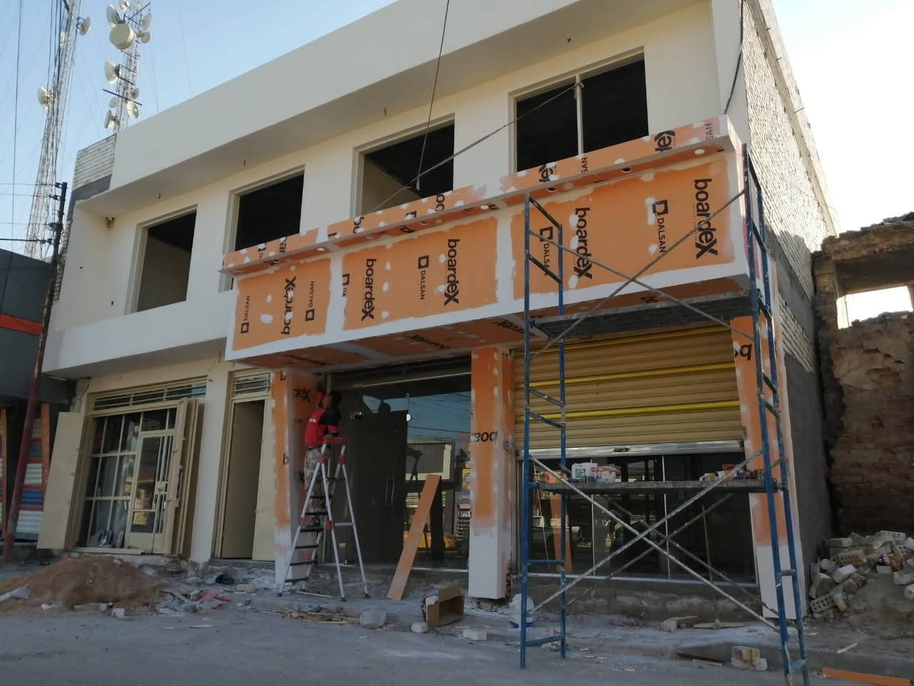 على بركة الله تعالى تم انجاز واجهية لاحد البنايات في منطقه اليوسفية من اعمال مكتب ابو عبدالله للديكورات
للاستفسار
***********
***********
