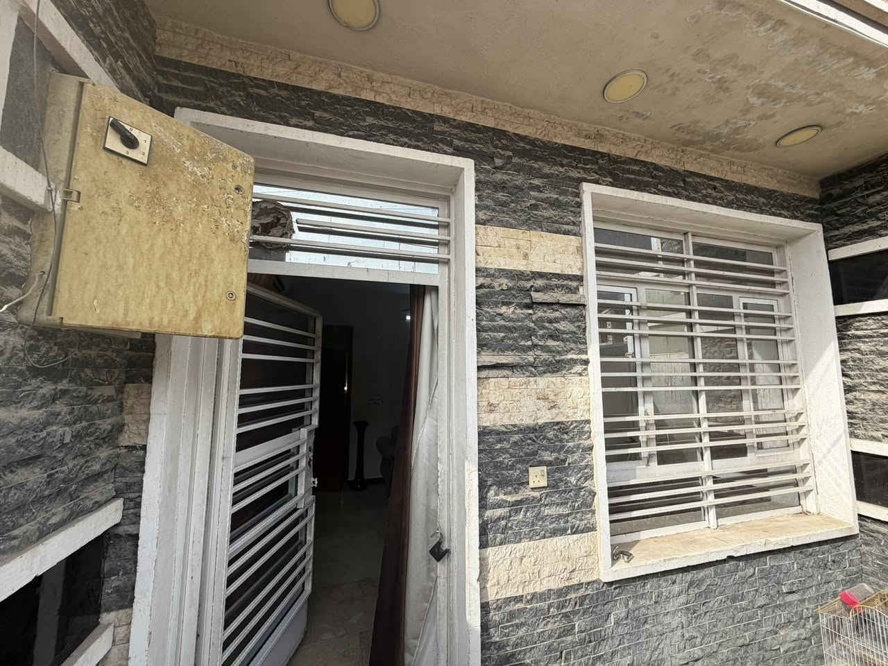 بيت للايجار في السيدية
بيت مؤثث بالكامل
البيت جداً نظيف يقع في السيدية شارع النخل
مساحة 50 متر غرفتين
للاستفسار: ***********
—————-————————-
مكتب عبدالكريم يوسف للعقار
