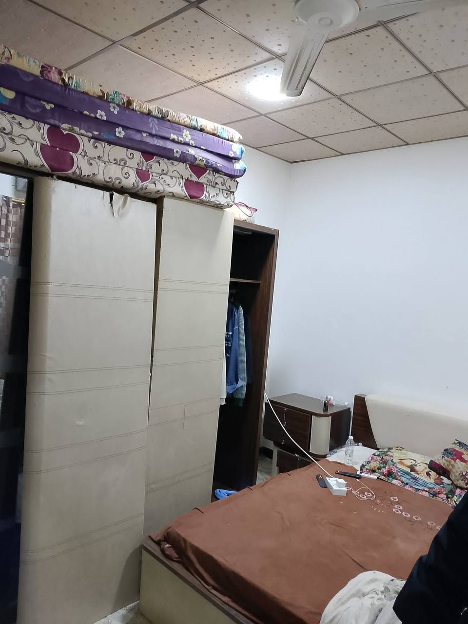 البيت للبيع طابو صرف 106 متر بل سوك شارع المساحه البيت تجاري دولان ثلاث طوابق سعر على الاتصال ***********
