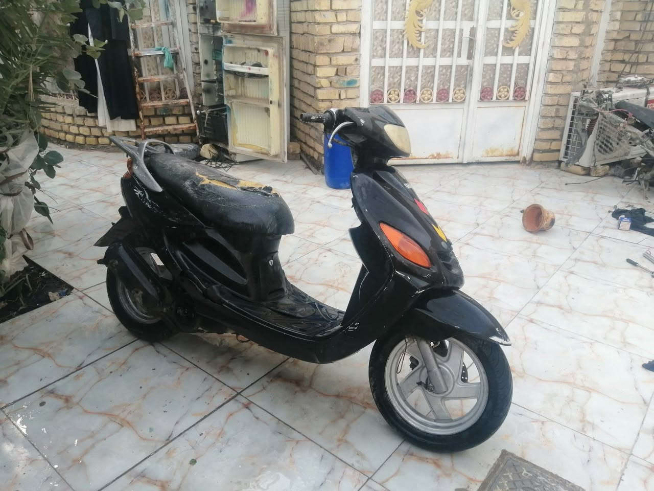 اكزز فحل ياباني شغاله سلف ما نقصه شي مكينه ناعمه شلعه ومعدل خير من الله ب٣٥٠ وبيه مجال مكان فضليه ***********
