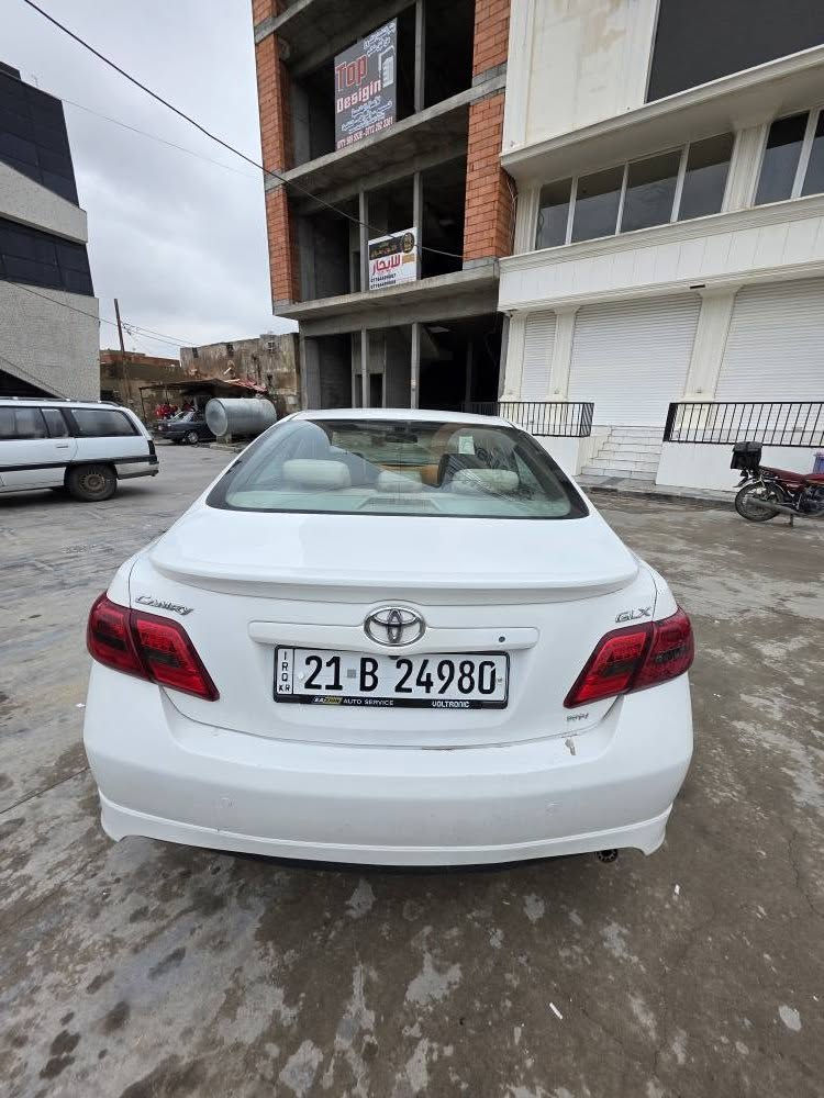 سلام عليكم سيارة كامري للبيع 
مواصفات GLX يعني نوعيه الي يجي فول
وتعديلات مسوين عليها سيارة بصمه و باب بصمه ومراية شفط وكراسي كهربائي و شاشة موجود حتى ع كراسي الخلفي بردات سبير بعده مانزل وتايرات جديده وسيارة ماشية ١٩٠ تبريد ثلج قطعتين
شرط تحويل 
حادث ١٥ سانتيم براس جاملغ باقي كلين من دواخل ....... الخ
سعر 130 بيه مجال بسيط
رقم هاتف *********** كركوك, العراق
