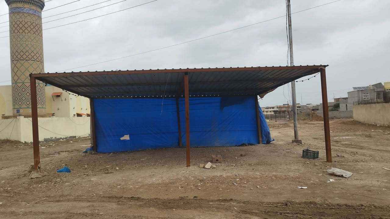 سقيفة للبيع شغلهة مرتب كلش
الارتفاع 3 متر 
الطول 8 متر 
العرض 6 متر 
السعر 500 الف 
📞 ***********
📞 ***********
