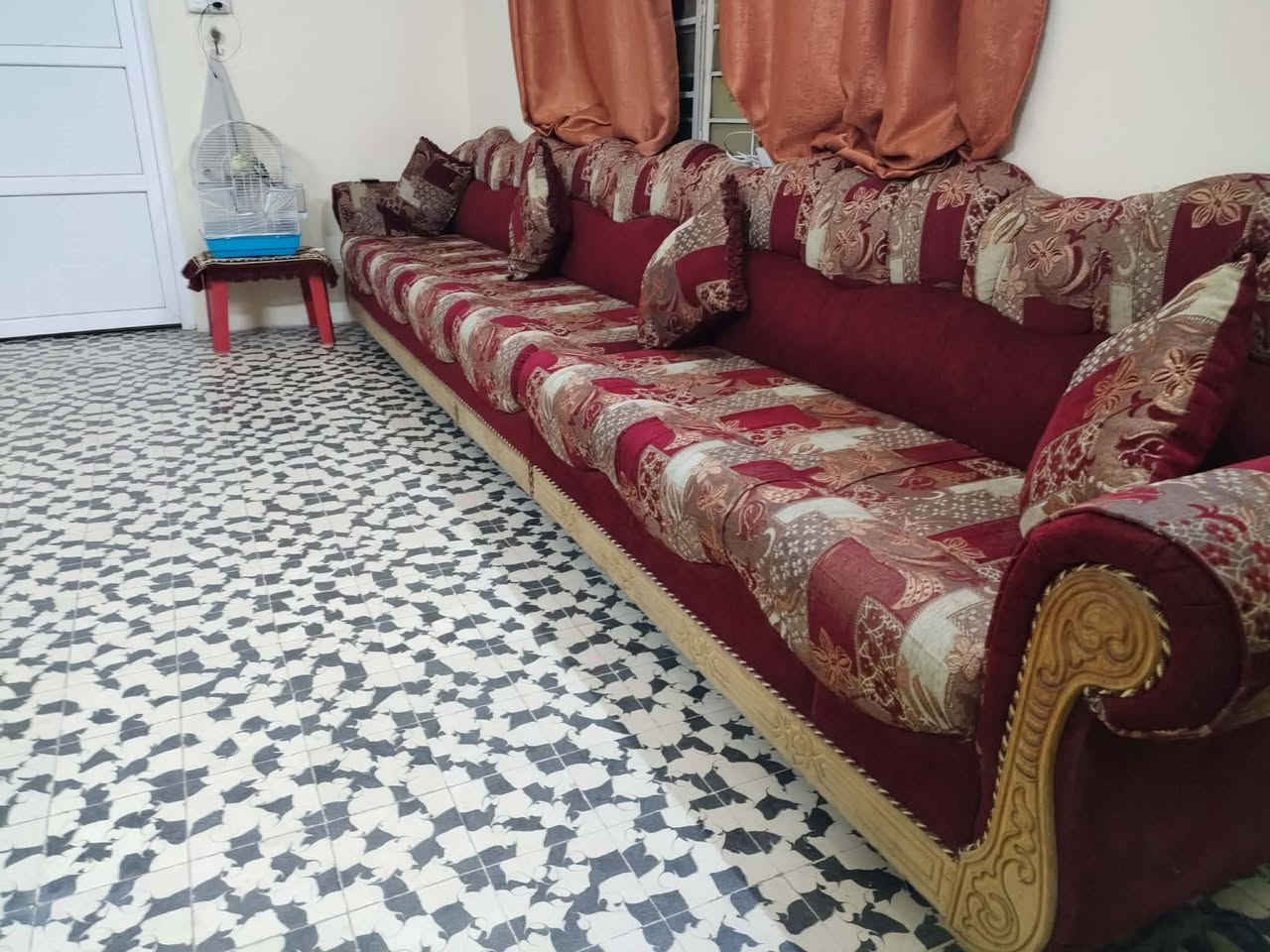 طخم ديوان ٢١متر النضافه مثل مموضح بلصوره للبيع السعر (مليون)
***********
