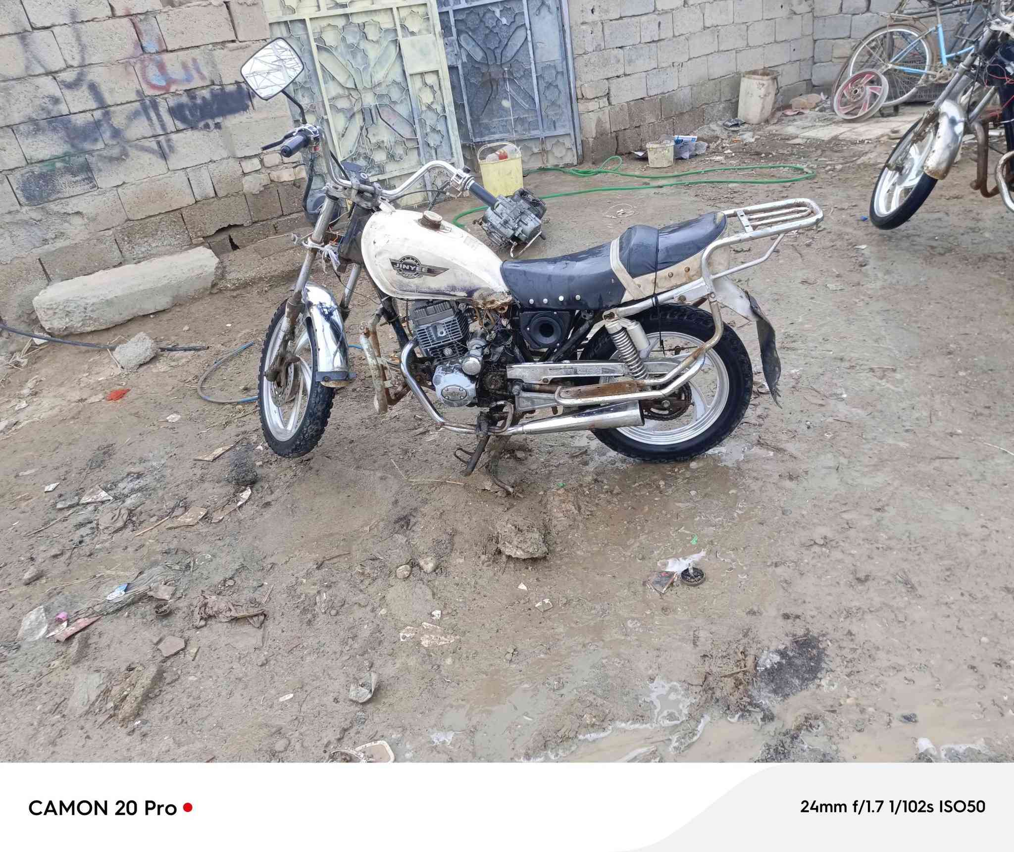 سلام عليكم  جني البيع دبل بالك اوراق كامله سعر 170وبيها مجال  الشراي يتصل ع رقم ***********
