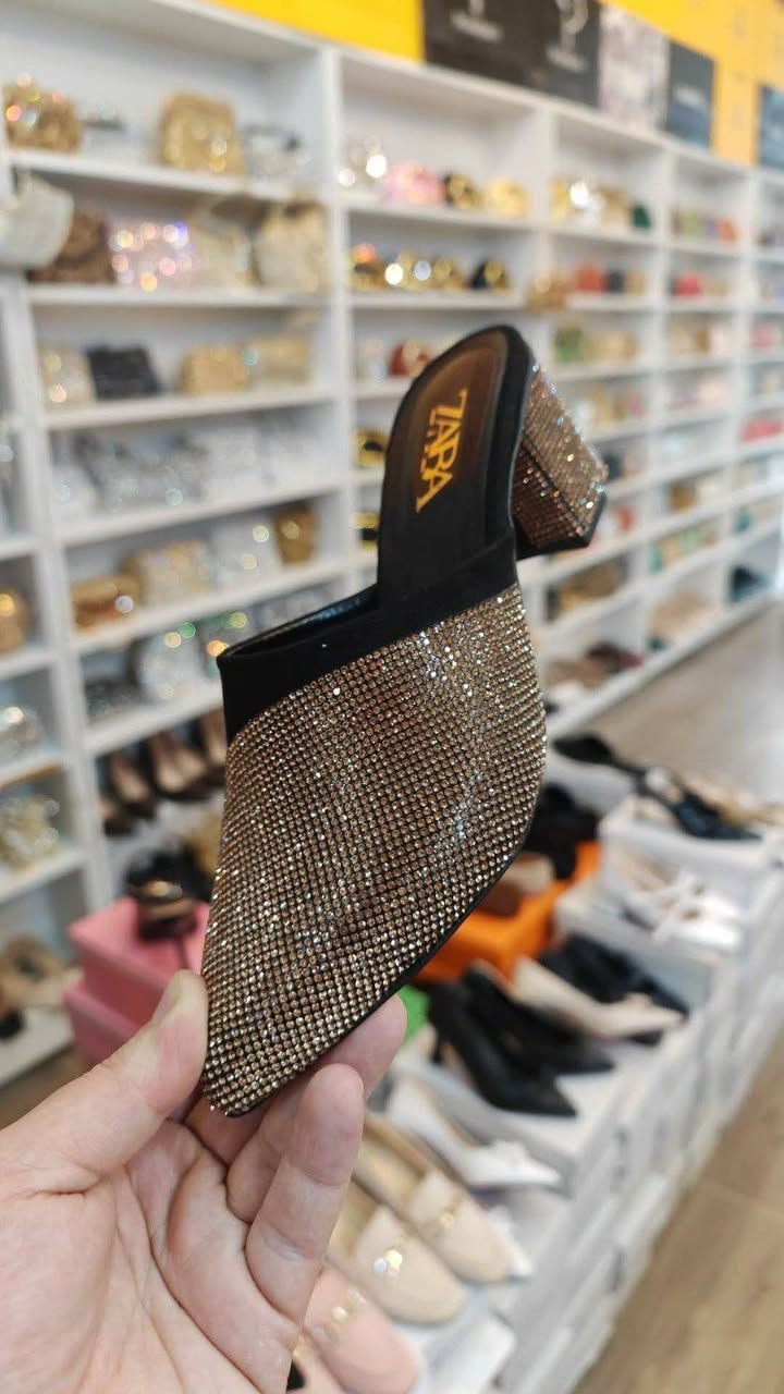 بە جوملەو بەتاک  بەردەستە  بە نرخێکی زۆر تایبەت بۆ زانینی نرخ کۆمێنتک بکەو نرخت بۆیەت گەیاندن بۆ تە واوی عێراق هەیە *********** ***********
