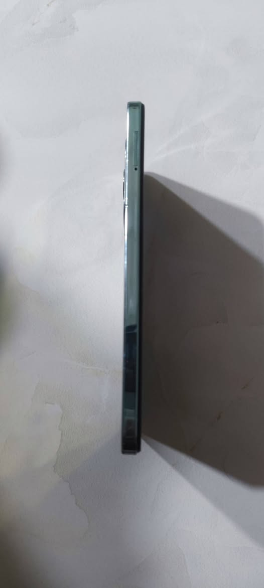 Infinix Hot 40i للبيع مستعمل نضيف
شاشة IPS LCD بحجم 6.56 بوصة بدقة HD+ ومعدل تحديث 90Hz.
⚙️ المعالج الأصلي: Unisoc T606 ثماني النواة (بدقة تصنيع 12nm).
🎮 معالج الرسوميات Mali-G57 MP1.قوي جدا للاستخدام اليومي والالعاب المتوسطة
🧠 رام 8GB (مع إمكانية توسيع الرام افتراضيًا).
💾 ذاكرة داخلية 256GB.
📸 كاميرا خلفية 50MP مع عدسة AI.
🤳 كاميرا أمامية 32MP مع فلاش أمامي مزدوج.
🔋 بطارية 5000mAh.
⚡ شحن سريع 18 واط.
🔒 بصمة جانبية وفتح بالقفل عبر الوجه.
🔊 منفذ سماعات 3.5 مم ويدعم شريحتين مع منفذ microSD منفصل.
الأداء:
✅ قوي جدًا للاستخدام اليومي مثل التصفح، يوتيوب، تيك توك، وبرامج التواصل.
✅ يشغل الألعاب المتوسطة مثل PUBG Mobile وCall of Duty Mobile وFree Fire بسلاسة على إعدادات منخفضة إلى متوسطة.
سعر ١١٠ الف دينار عراقي فقطط!!
التواصل 7807022192


**إذا كنت صاحب هذا الإعلان وتريد حذفه لأي سبب، رجاءا أرسل رسالة إلى الدعم الفني**