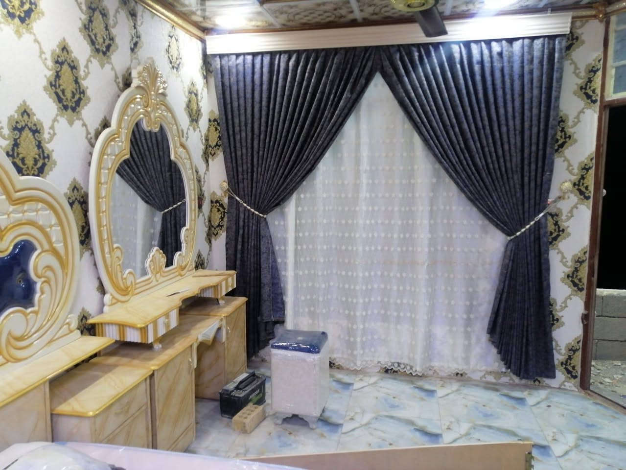 بيت للبيع طابو ملك صرف
المساحه ١٠٠ متر طابقين
مؤثث بالكامل
البيت يحتوي على غرف نوم عدد ٢
غرفه نوم في الطابق الأول مع صاله +مطبخ +استقبال +حمام 
الطابق الثاني غرفة نوم سويت حمام داخلي 

مع كراج سياره
البيت يباع مع اثاثه
مع مولد ٦٠ انبير
الاتصال على الرقم *********** العنوان ديالى بعقوبه منطقة ابو حلاوه مجاور دائرة مرور ديالى المربع الأول.. ملاحظه اتصال فقط
