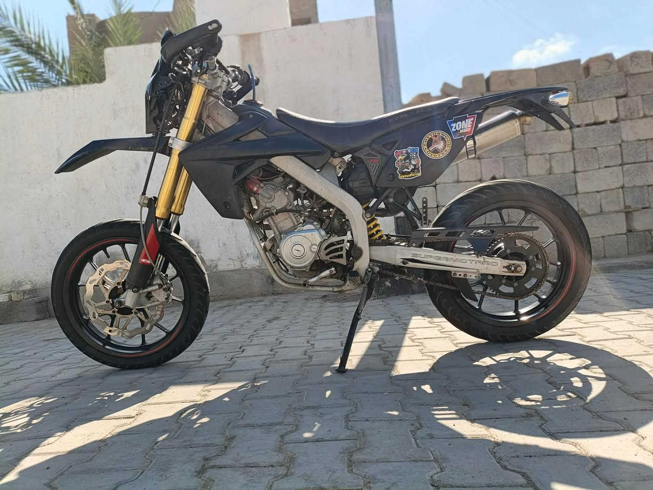 سلام عليكم قفاز ياماها للبيع او مراوس مكاني ديالى كنعان اوراق اصولي دراجة كفاله عامه ماشيه9الاف هاتف***********
