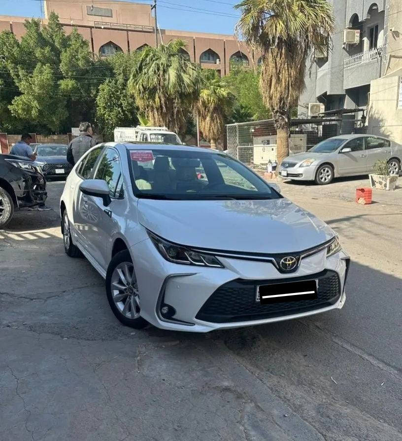 #ياباني_اصلي 🔥
تويوتا كورلا 2025 خليجي 
ضمان ساز  شركه SAS ✅ 🟥
فول مواصفات فتحة سقف....  1/1
حجم المكينة : 1800 بنزين
بصمة تشغيل 
دخول ذكي 
عداد 500 متر فقط 
تبريد قطعتين 
شاحن لاسلكي وايرلس 
تحكم ستيرن 
مثبت سرعة 
شاشة 
كاميرا خلفي
جنح خلفي بلادي 
حساس امامي خلفي 
ويلكب كروم 
مري شفط 
مري كروم اسود 
اشارة بالمري 
لايت لد 
صيانة مجانية 40 الف او سنتين 

مكان السيارة بغداد 
رقم صاحب السيارة 
***********

السعر :: اطلبه بالتعليقات يصلك خاص 📩

#ادارة_الصفحه ⚡

ملاحظه / 🔴
مدير الصفحه غير مسؤول عن بيع وشراء واصوليات السياره نحن صفحه لعرض السيارات فقط.
