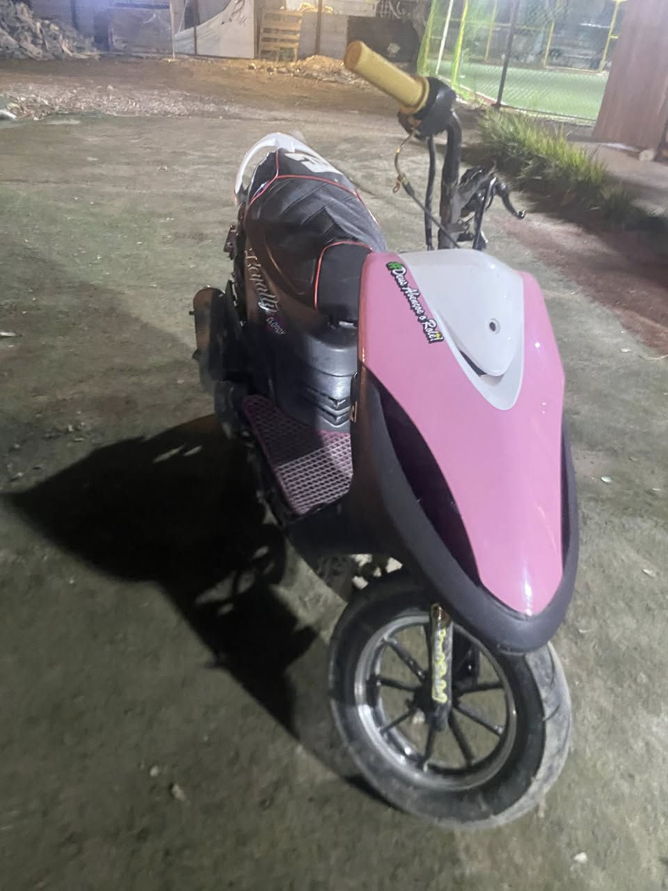 السلام عليكم دراجه ماكس عدله كامله نكره سلف شادلها مكينه مال رمبه بلاديه جيب فيتر وتعال افحص السعر ٤٠٠ مكاني بغداد البياع


**إذا كنت صاحب هذا الإعلان وتريد حذفه لأي سبب، رجاءا أرسل رسالة إلى الدعم الفني**