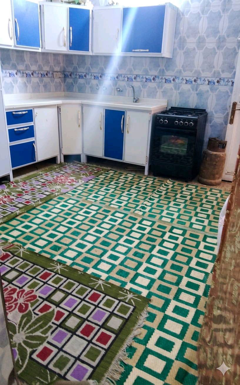 عقار سكني في كربلاء المقدسة حي العامل المنطقه الاخيره  يبعد عن مول الباقر 500م
الدار ركن المساحه 341 واجه 16ونص ونزال 21م 
يحتوي على 2مشتملات جانبيه 50م كما يحتوي على بوابه دخول سيارات وباب صغيره وحديقه +2غرف نوم واستقبال وهول وصاله كبيره ومطبخ حار وبارد حمامات دخلي وخارجي 
العقار ((طابو صرف)) بأسمي مباشر نوع البناء قديم يباع قطعه ارض 
السعر 230مليون 
للتواصل ***********