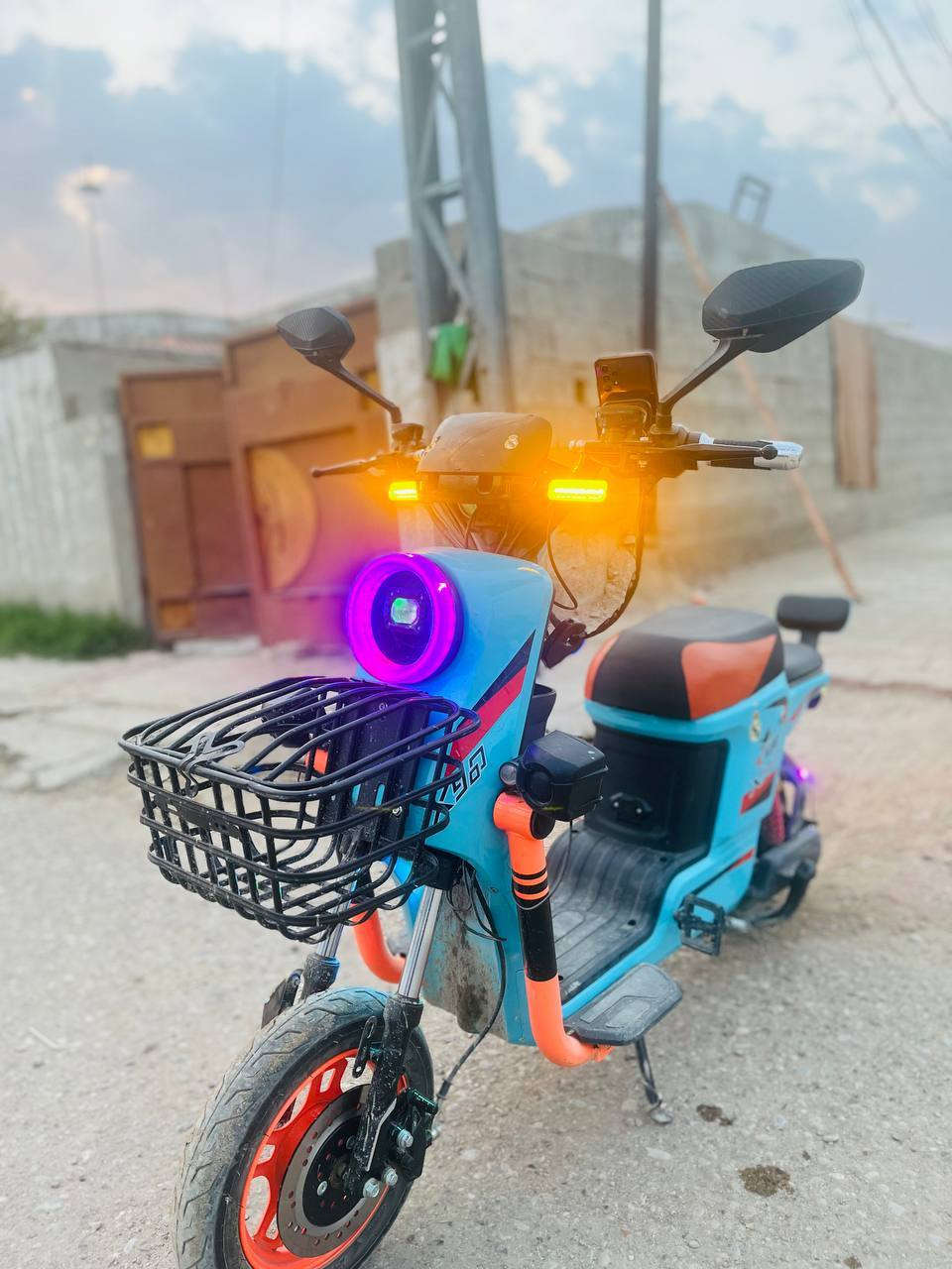 السلام عليكم دراجه x900شركه الكورو
الدراجه نضيفه وجديده الدراجه تحتاج تاير خلفي وجاملغ امامي السعر 550وبيها مجال الدراجه فول مواصفات بطاريات مامتعوبه شاحنه اصليه الكورو الرقم *********** ***********
