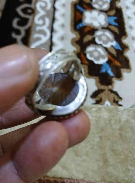 3 خواتم للبيع (غير متواجد على الفيس الشراي يراسل واتساب 
الاول عقيقه عسليه مرصوده بيها رصل (جمل)  من جوه مثقوبه 
الثاني عقيقه مكتوبه 12 امام معصوم 
الثالثه مختلفه عينتين الخامه عقيق طحلبي والعينتين حجر مكاوى 
غير، متواجد على الفيس واتساب ***********
