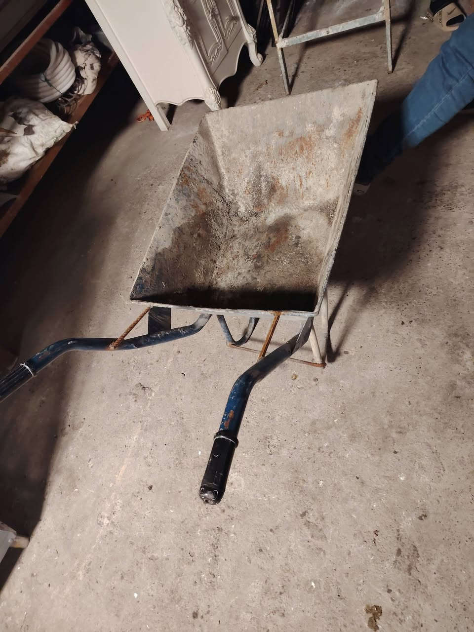 للبيع أغراض *********** مكان كوير
