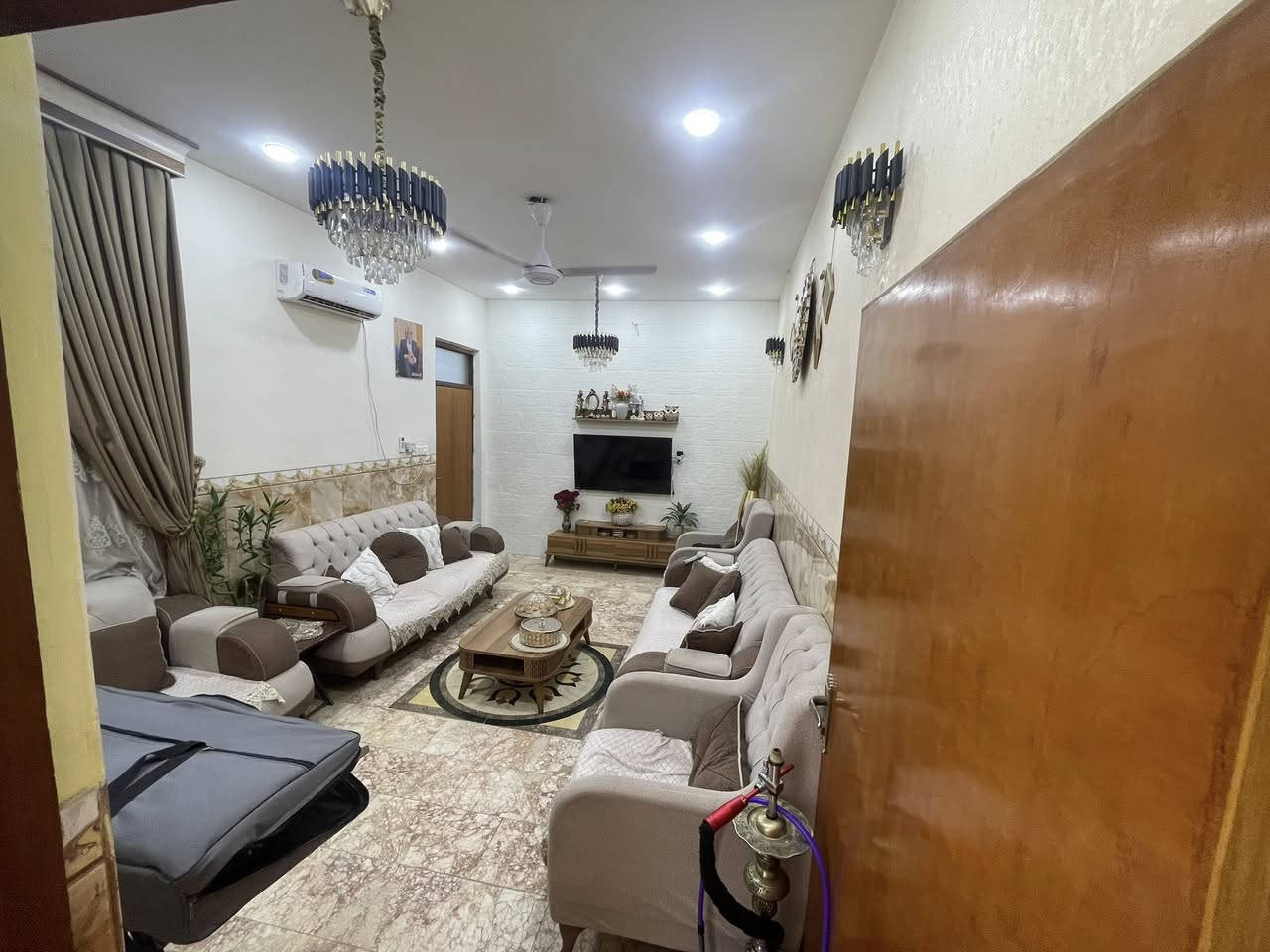 🏡 للبيع – منزل سكني مميز 🏡

📍 بغداد – حي الجهاد – مدخل 895
📐 المساحة: 100 متر مربع

✨ مواصفات المنزل:
🔹 3 غرف نوم
🔹 استقبال واسع
🔹 خدمات عدد 2
🔹 تصميم مريح ومناسب للعائلة

📞 للاستفسار والمعاينة:
***********

🌟 منزل بموقع جيد وسعر مناسب، فرصة للسكن أو الاستثمار.
للمزيد من التفاصيل يرجى الاتصال على الرقم أعلاه. 🏡✨

