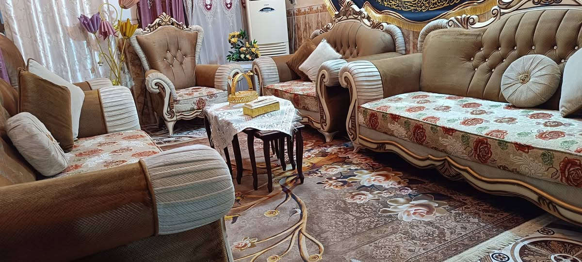 تخم تركي ملكي 10 مقاعد نضيف جدا مابي اي ضرر مكان بغداد  السعر 575  للاستفسار خاص او ***********
