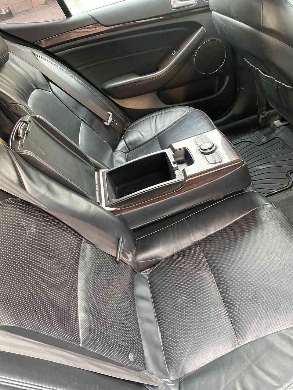 السلام عليكم مكلف بالنشر
🚗 كيا كادينزا 2020  
📍 رقم بغداد  

💰 السعر: 155 ورقة (بيها مجال بسيط)  

✨ أهم المواصفات:  
✔️ محرك 6 سلندر 
✔️ شاشة كبيرة + نظام ملاحة  
✔️ كاميرا خلفية + حساسات  
✔️ بصمة تشغيل + دخول ذكي  
✔️ جلد + تبريد وتدفئة مقاعد  
✔️ مثبت سرعة + تحكم ستيرن  
✔️ أنظمة أمان متكاملة  

🔸 الملاحظة: باب خلفي مبدل  

📞 للحجز والاستفسار: ***********  
📌 مكلف بالنشر غير متواجد على الفيس
