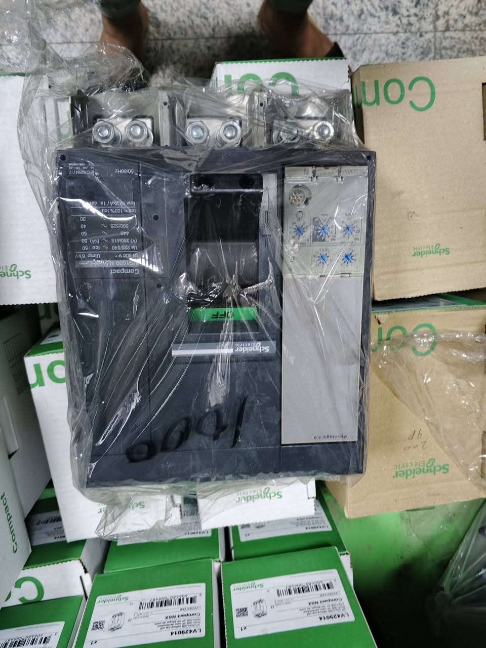 بسم الله الرحمن الرحيم
تم وصول بضاعه باله اصلي كل من قواطع كونتكترات شنايدر ABB متوفره جميع الأمبيرت يوجد خدمه توصيل لجميع الحافضات ***********
