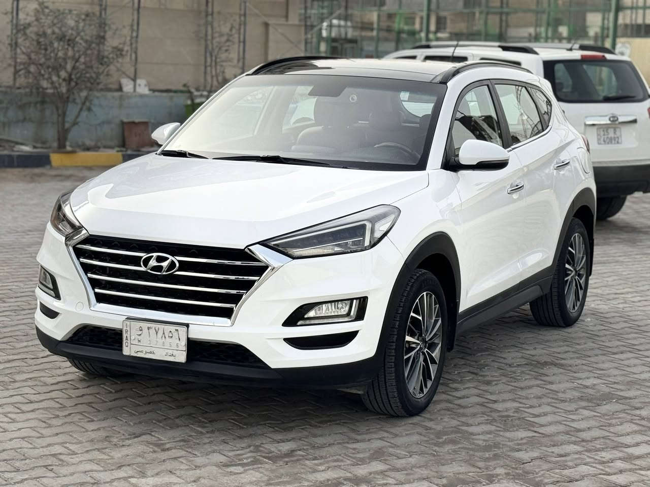 السلام عليكم . توكسان موديل 2019 فول مواصفات الكاصد بيهة صبغ باب السايق فقط رش بدون معجون وبدون ضربة اثر النانو شلتة وانشلع شوية من الصبغ وصبغتة فقط وشرط الفحص مواصفات بصمة بانوراما كراسي كهرباء شاشة كامرا اصلية كشنات جلد 5 عدسات حساس امامي خلفي كير مكينة على وضع الشركة اخوان سيارة جدا جديدة وكلشي مناقصهة وبالخير التصير من نصيبة السعر 190 وبيهة مجال بسيط مكاني بغداد العامرية ***********
