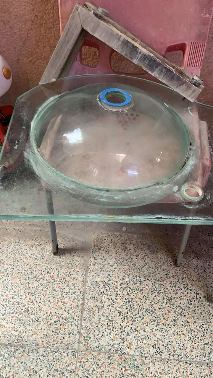 طباخ ستيل خمس عيون
نظيف  
عين الوسط رادله تصليح بسيط
سعر 160/
مغسله گزاز شفافه نظيفه /سعر 30
ت ‭***********‬
