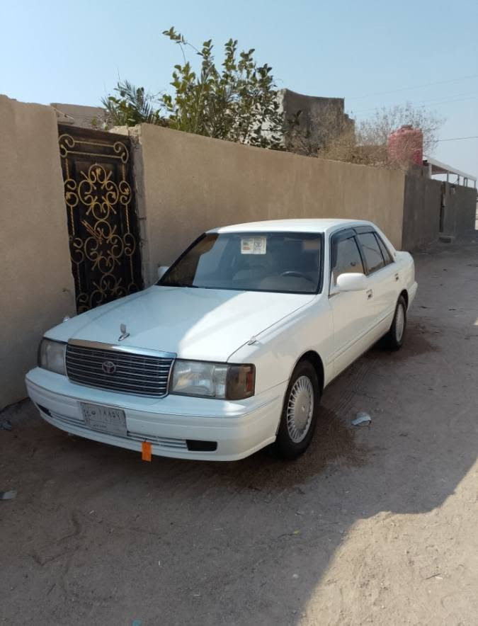 سلام عليكم سياره البيع ايسر بلاد المديل 99 رقم بغداد مكفوله من نقل ولكصه و اصوليات سعر125 و بيه مجال بصيط العنوان بصره سفوان تواصل (***********)
