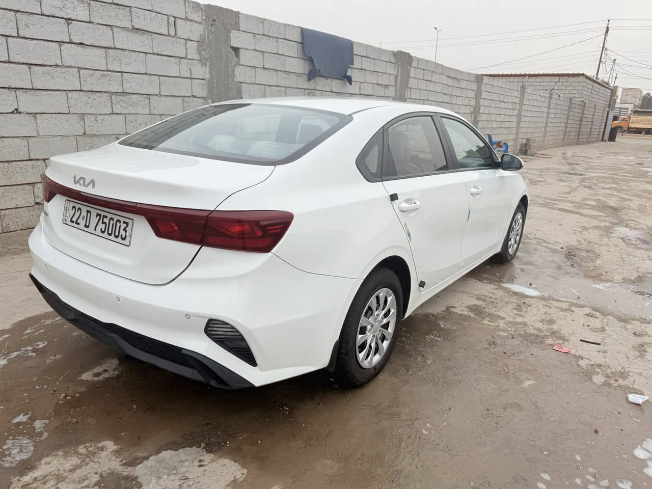 سيراتو خليجي 2022 محرك  1600 ماشيه 94  مكفوله من ضربه وتبديل وصبغ عده هاي طخه وصلحته بارد بل الباب شويه رقم أربيل بأسم شركه تحويل أو وكالة مكان السياره الديوانيه غماس *********** 
***********
السعر 159 بيه مجال بصيط
