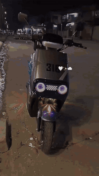 ماطور كهربائي • مستعمل شهر • موصل الايسر