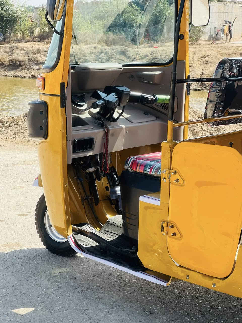 سلام عليكم تكتك للبيع موديل      21مرقم كفاله كشره عده بارد وره قليل مكينه بس ولفات تكتك جاهزه من كلشي مرتبه سعر  6و800وبيه مجال شراي اتصل ***********
