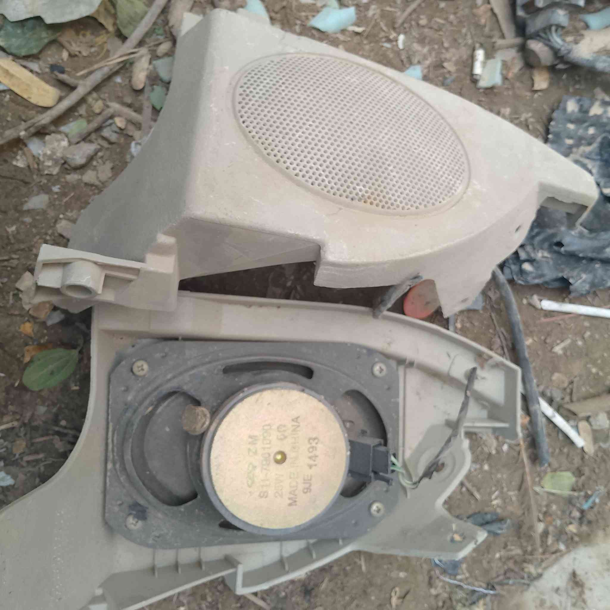 بك لايت+سماعات+باب خلف السايق للبيع سياره كيو مكان كوت ***********
