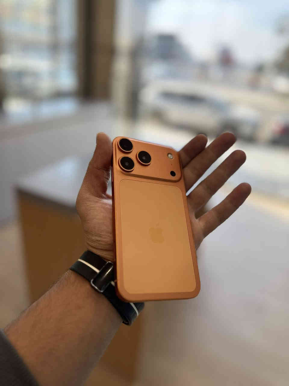 سلام عليكوم ايفون XR امحور ١٧ بس امبدل باتري ذاكره ١٢٨ بطاريه ١٠٠ كولشي شغال ولا شخطه بيهه كولش نضيف سعرهه كولش حلو و جوه السوك فقط بيع 
السعر ٢٣٠ 
للحجز واتس اب او تليفون ☎️ 
*********** 
مكان بغدادزيونه
