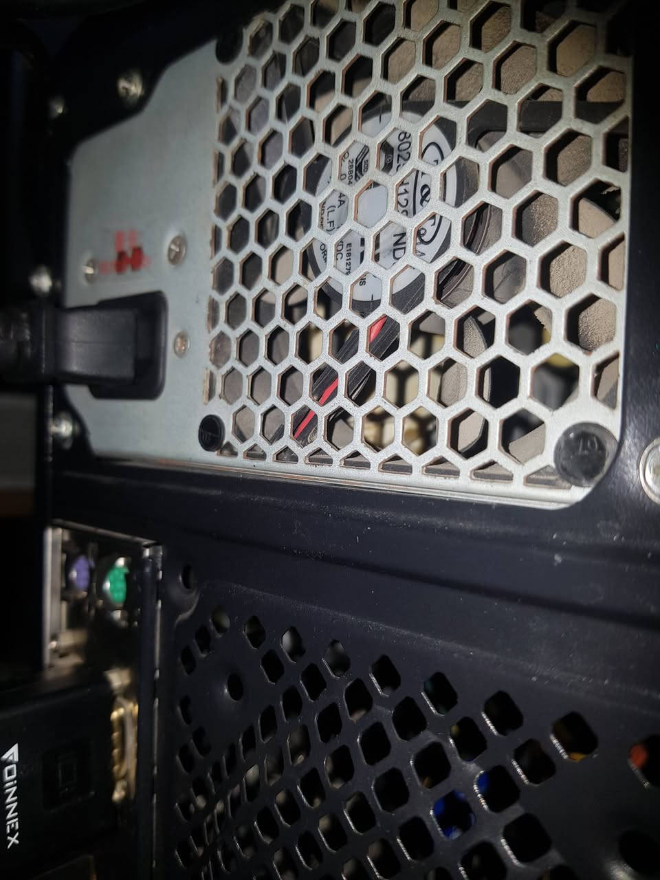 سلام عليكم بور 310w شغال ميه بل ميه و hhd همين شغال 320gb ثنينهن للبيع ب 20 الف للتواصل *********** مكاني بغداد
