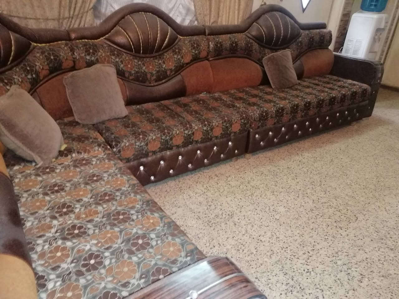 السلام عليكم عندي طخم مستعمل 11مقعد وخشب عراقي قوي  بسعر 300الف وبيه مجال


**إذا كنت صاحب هذا الإعلان وتريد حذفه لأي سبب، رجاءا أرسل رسالة إلى الدعم الفني**