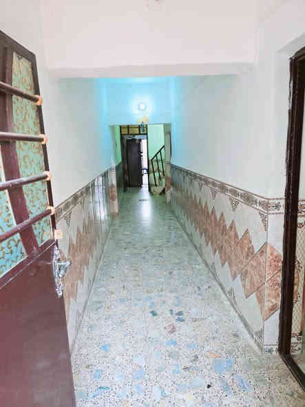 دار للبيع مساحه ١٠٠متر قاط ونص العنوان بغداد الحسينيه الراشديه خدمات مسقط رقم *********** قرب مدرسه ابو مهدي المهندس شارع 20 السعر ب 50 وبي مجال
