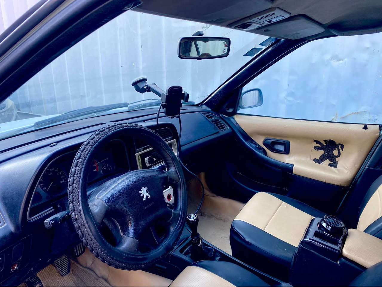 السلام عليكم..
بيجو ٣٠٦ فرنسي موديل ٢٠٠٣ كير ومحرك مكفولات 
السعر 47$ العنوان بغداد / ***********
ملاحظة / السيارة مصبوغة عام اثر جراد بدون معجون بغداد, العراق
