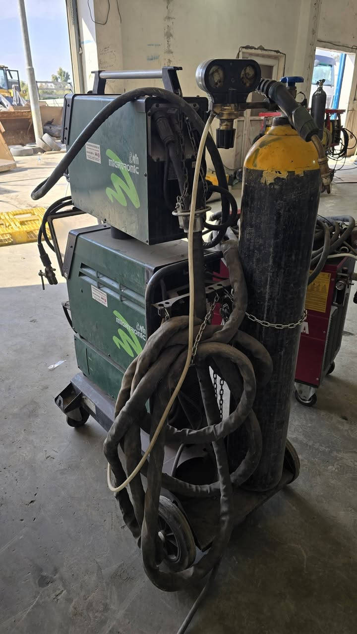 السلام عليكم اخوان للبيع ماكينه لحام سي اوتو تبريد مويه قوه المكينه 400 امبير ماكينه فول مواصفات 
سعر المكينه 25 ورقه وبيها مجال 
***********
العنوان كلار المنطقه الصناعيه
