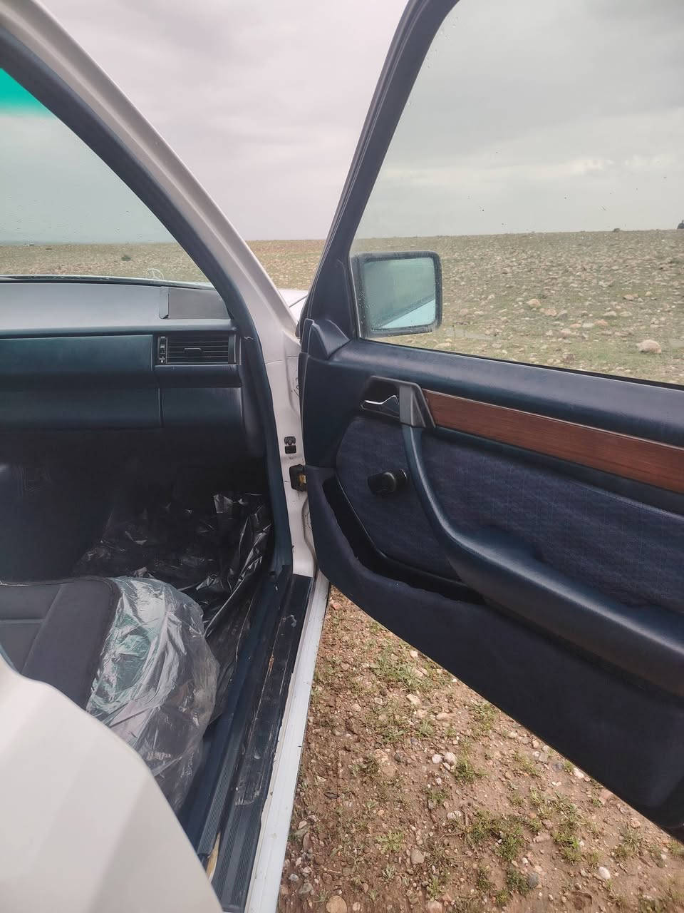 سيارة مرسديس موديل ٨٧ مكينة بطة ٢،٥ مابي اي شي رقم و سنوي جديد بيها دفتر بنزين سعرة ٦٤ و بيها مجال
***********
***********
