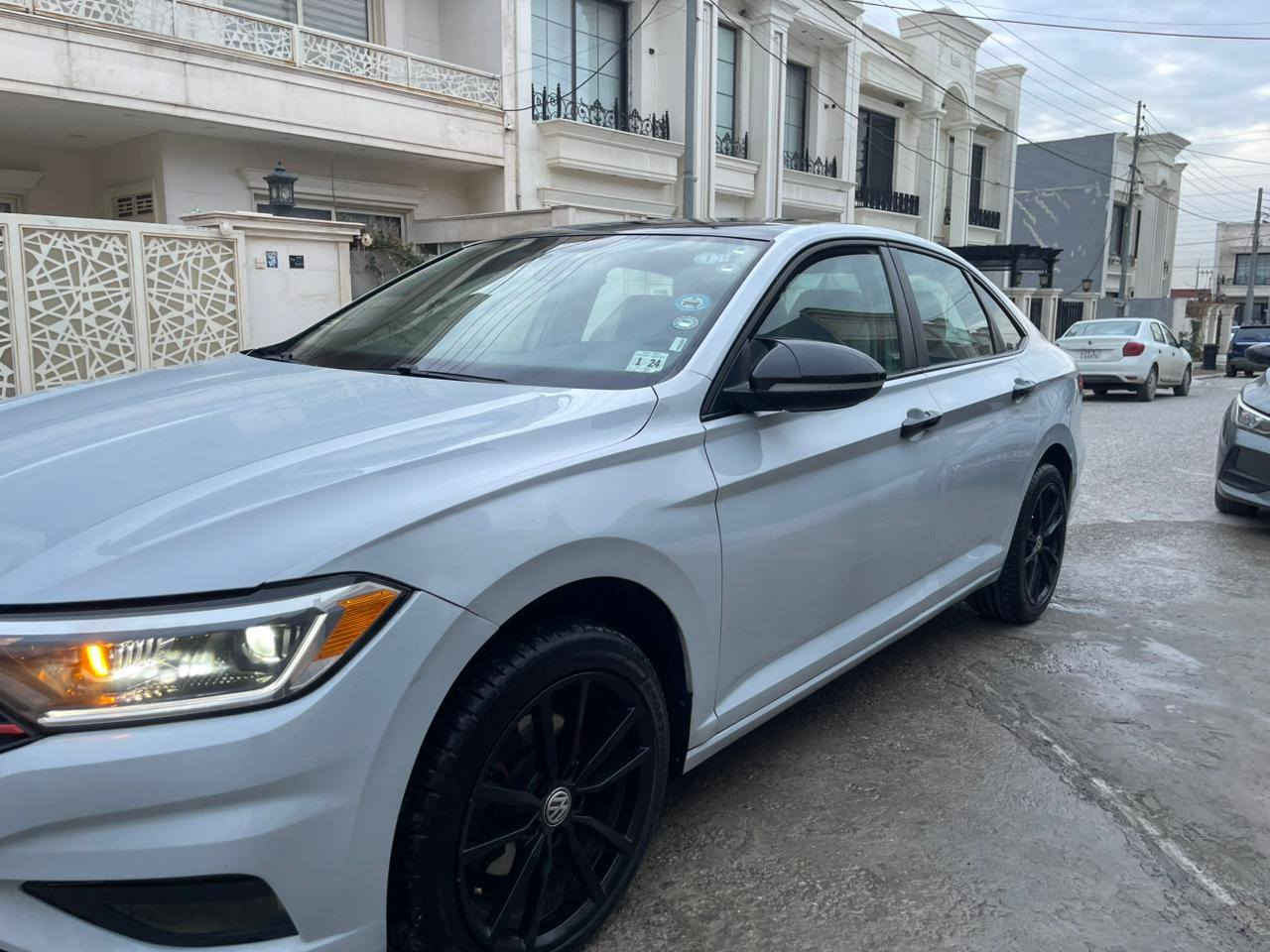 جيتة مؤدئل ٢٠١٩
٢ پارچةي هةية بةبئ داخلي
پئشو پشتي كةپسة یةك دينار سروفي نية
هةمو شتي بةشةرتة
تةبريد تةقة رةقة زؤر خاوينة
٤ تايةو ويلي لؤكي گؤلفي لةسةرة 

*********** أربيل, العراق
