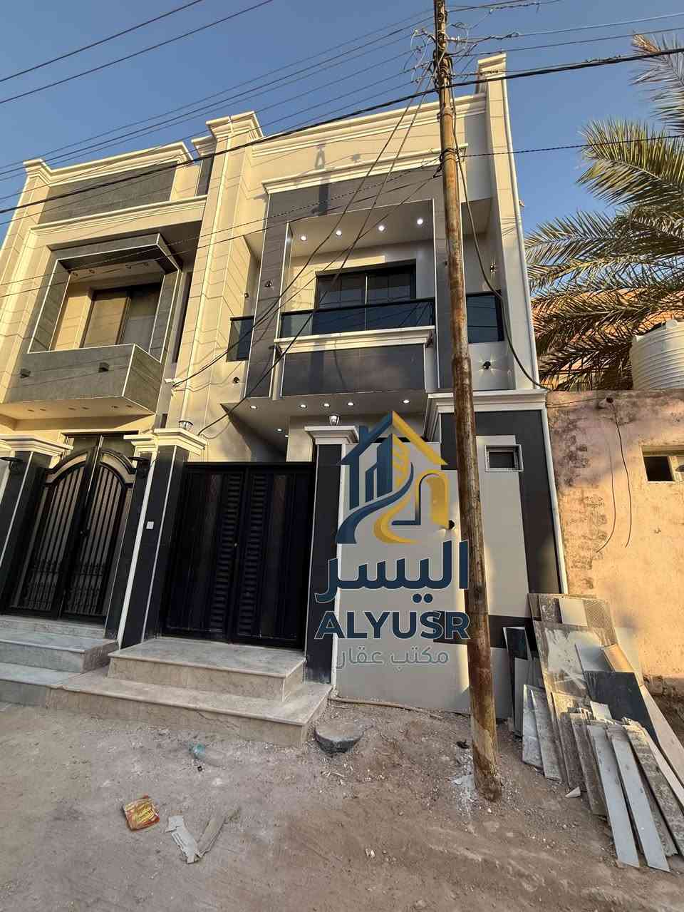 🏡 #دار_للبيع_حي_السلام 🏡

#بيت_للبيع_النجف_الأشرف

✨ فرصة مميزة للسكن والاستثمار ✨

دار حديثة البناء بتشطيب ملكي VIP وبأجمل التصاميم العصرية، جاهزة للسكن في واحدة من أرقى مناطق النجف.

📍 الموقع: حي السلام – خلف شارع أبو دجاج مباشرة
📐 المساحة: 100 متر مربع
🏠 البناء: طابقين
🌟 المنطقة راقية جداً ومخدومة بالكامل

🔹 تفاصيل الدار:

#الطابق_الأرضي
✔️ صالة استقبال واسعة
✔️ غرفة نوم
✔️ مطبخ حديث
✔️ مجمع صحيات
✔️ كراج سيارة

#الطابق_الثاني
✔️ 3 غرف نوم
✔️ صالة عائلية
✔️ مجمع صحيات
✔️ بلكونة بإطلالة جميلة

🔸 تشطيبات ملكية VIP
🔸 ديكورات حديثة وعصرية
🔸 مواد بناء ممتازة وشغل متقن
🔸 تصميم هندسي مميز واستغلال مثالي للمساحات

📞 للاستفسار والمعاينة:
☎️***********☎️

☎️***********☎️

📍 مكتب اليسر للعقارات والمقاولات العامة
النجف الأشرف – حي السلام – سايدين أبو دجاج – قرب حي الجامعة

🔥 لمعرفة السعر والتفاصيل الكاملة علق بـ (تم) أو راسلنا مباشرة.

#مكتب_اليسر_للعقارات_والمقاولات_العامة
#عقارات_النجف
#دار_للبيع
#حي_السلام
#النجف_الأشرف
#VIP
#استثما
