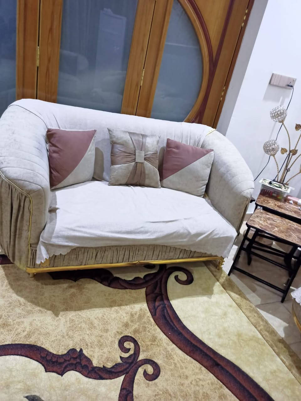 تخم قنفات 10 مقاعد . المكان مركز الحلة السعر350 الف للاستفسار الاتصال على الرقم ***********
