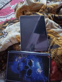 عندي ايباد ٩ ذاكره ٦٤ مخرج الهيتفون عطلان وضهر شويه تعبان ولباقي كلشي ...