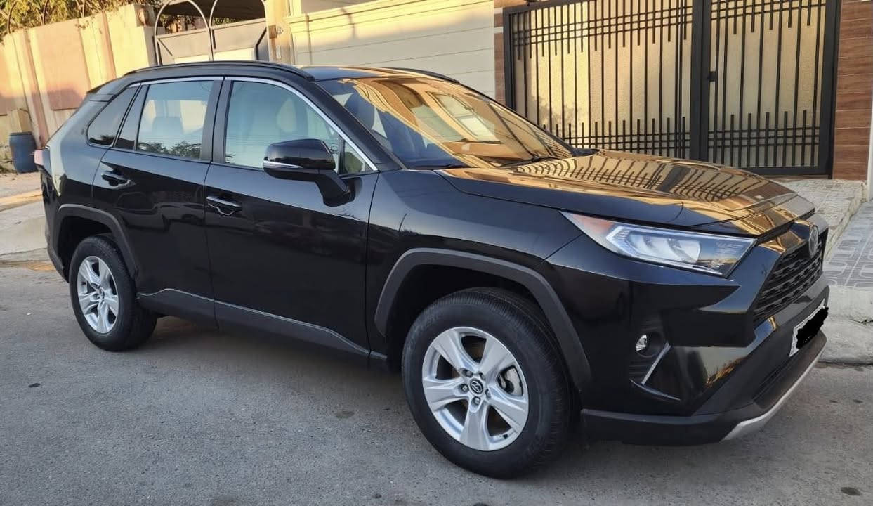 السلام عليكم
راف فور للبيع وارد امريكي لون اسود 
موديل 2023 
فول مواصفات XLE
سلايت 
كشنات تدفئة تبريد 
دفع رباعي 
رادارات 
وبقية المواصفات المعروفه
ماشية 40 كيلو فقط 
صبغ جاملغ خلفي جهة السكن صور الحادث بالمنشور وسونار السيارة ايضاً موجود بالمنشور 
ايرباك بردة فقط 
رقم السياره دهوك 
مكان السيارة اربيل 

***********
