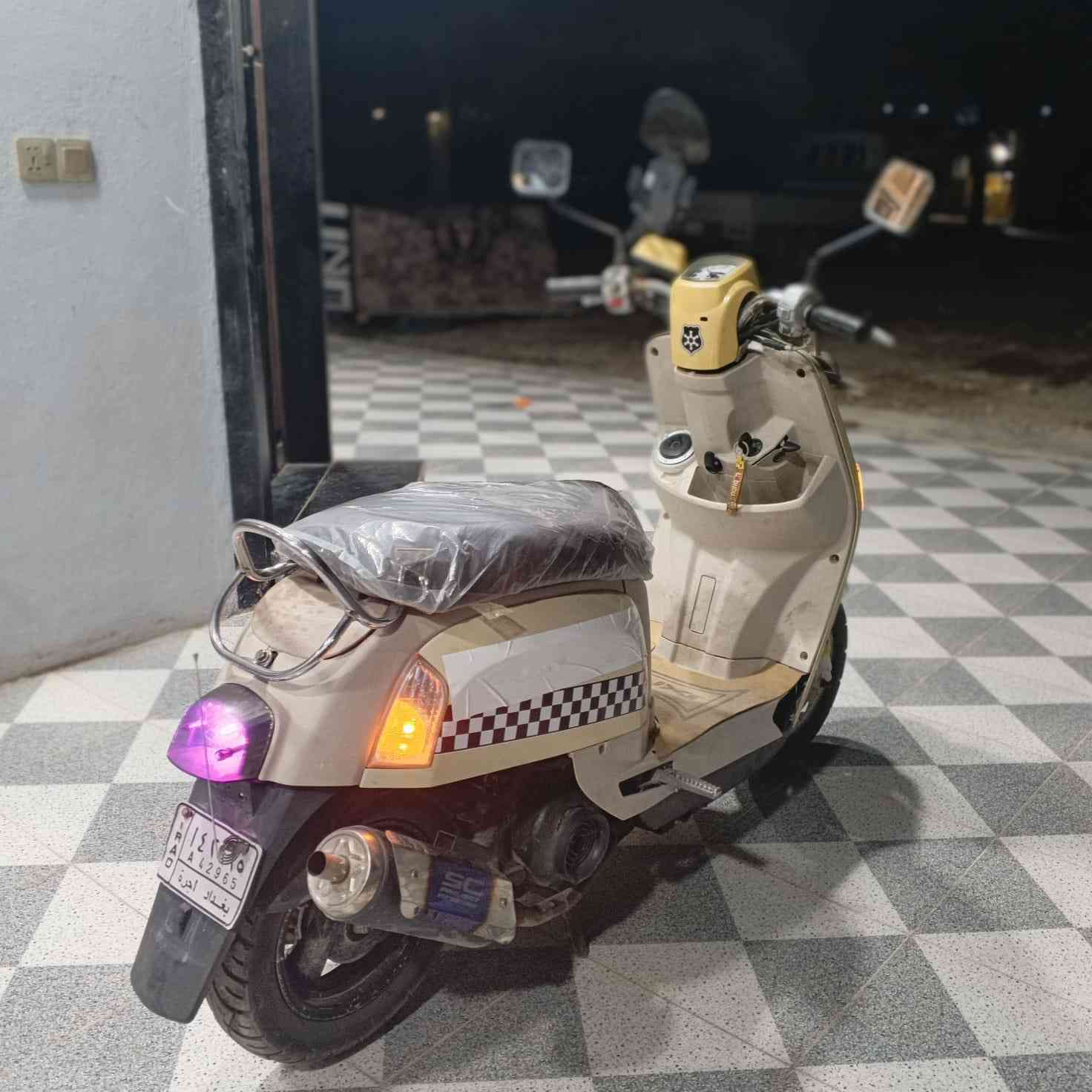 سلام عليكم للبيع بوليس  كفاله عامه الدراجه مابيه اي نقص مجمبزه   صلنصه رياضي   لون ليموني داخل حليبي 
السعر 600 وبيه مجال 
مكاني بغداد الشعب 
***********
