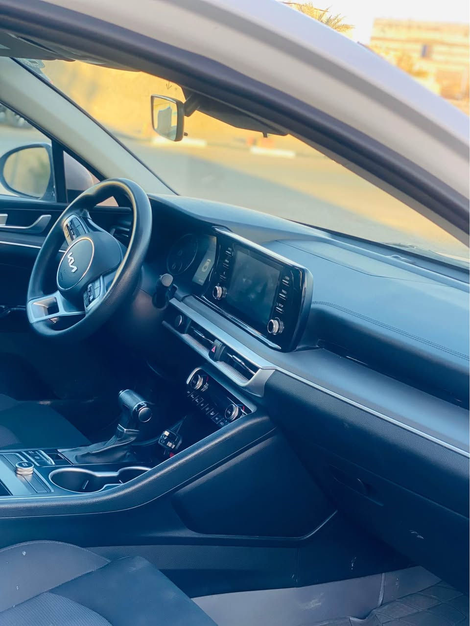 k5 
فقط بنيد 
المسافه المقطوعه44الف

موديل 23
مواصفات السيارة  بصمه هاند بريك رادر تشغيل عند بعد 
كامره تحديد مسار 
*********** Singapore
