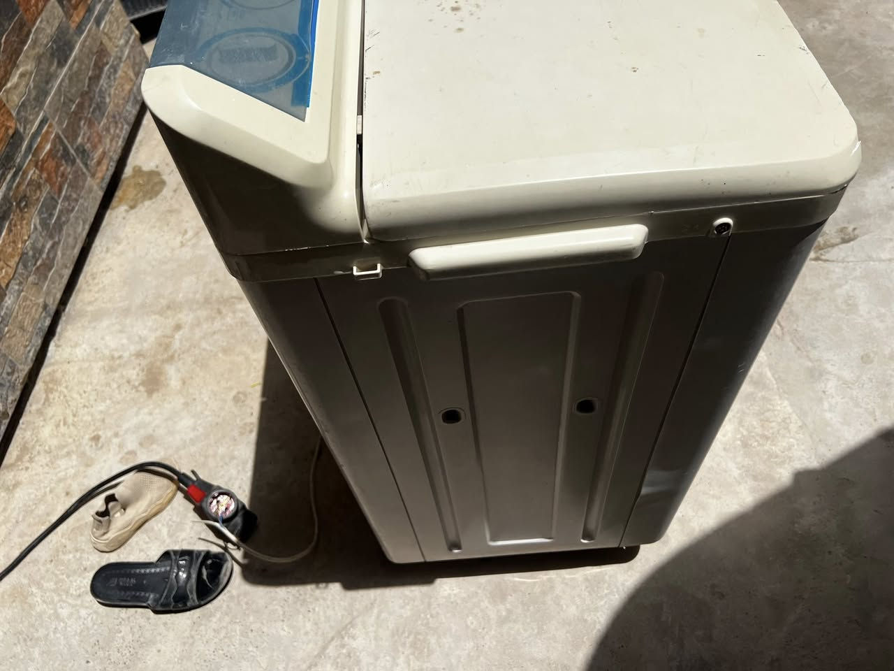‏غسالة للبيع مثل ما تشوفون نظافتها أبيع شرطة شغل فقط باب الغسل شوية مكسر شعرها بس 60 وبيها مجال شي قليل الاستفسار الاتصال على الرقم ***********

