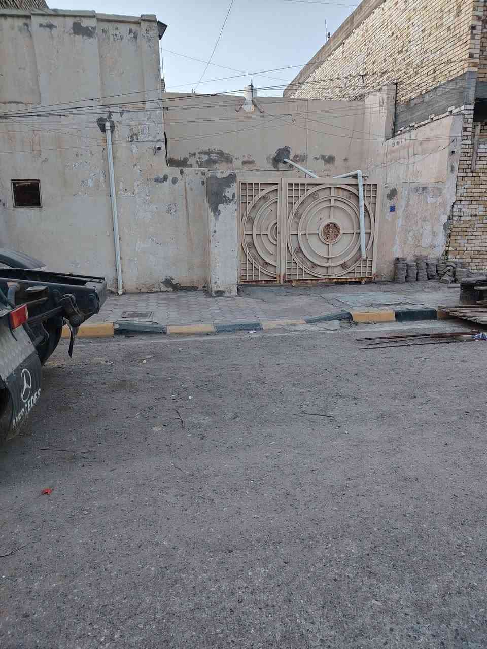 بيت بناء قديم في منطقه دار السلام مساحته135بشارع العريض واجهه 9ونزال15
ملاحظه المراجعه مع صاحب الدار ورقم الهاتف***********
