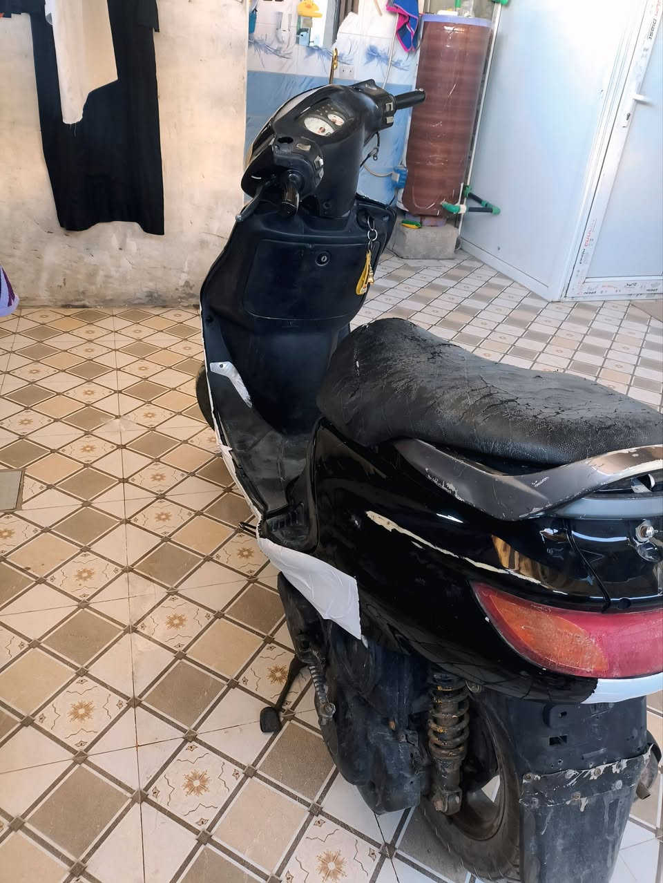 سلام عليكم
دراجة فورتي..

الدراجة نضيفة ول محرك خير من الله ناقصهة فقط باتري وشوية تعديل عليهة اماا الباقي كلشي نضيف هندر واحد الدراجة تشتغل.. رقم الهاتف ***********

المكان/ كاطون الرازي/قرب حسن ابو الكاز
