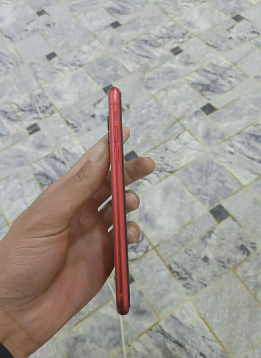 السلام عليكم عندي ١١ عادي بطارية ٨٣ذاكره ٢٥٦ وتر جهاز   سعره ٢٥٠ وبي مجال شي قليل  ***********
