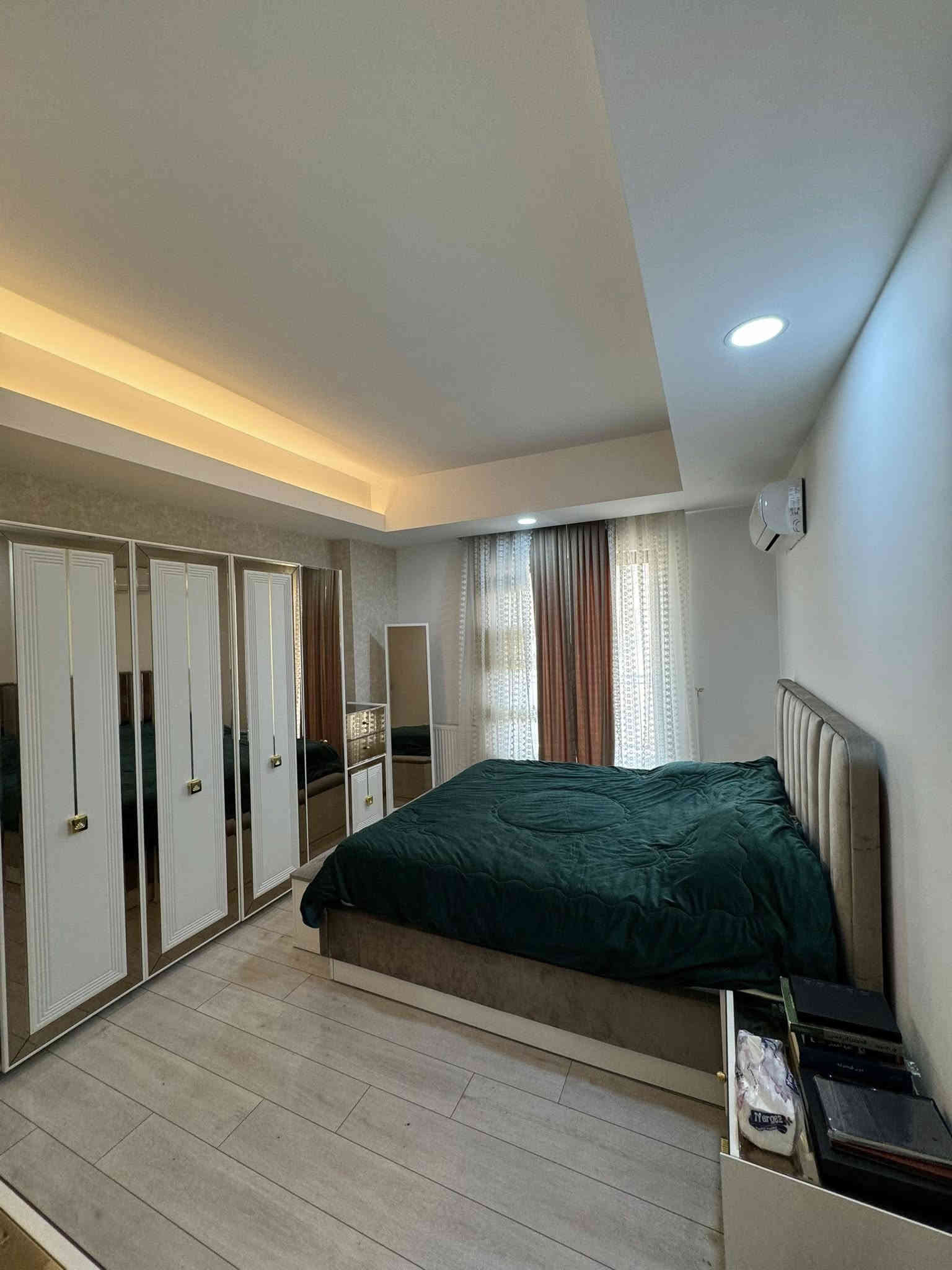 ⁨	شقة فارغة للبيع في مجمع / القرية الفرنسية 1 / بحالة ممتازة و موقع مميز
‼️ اذا كنت ترغب في بيع شقتك تواصل معنا على الارقام التالية 

السعر / 9 دفاتر و 90 ورقه و مجال

مجمع / القرية الفرنسية 1 / دهوك

الطابق / 12

الاتجاه /  جنوب 

المساحة / 184 م

 غرف نوم عدد 3 + غرفة من الغرف سويد /  استقبال /  مطبخ /  صحيات / بلكونة

‏‎‏‎للاستفسار الاتصال على 

‏‎‏‎مكتب VIP للعقارات / دهوك 

*********** /  *********** 

‏‎‏#realestate #duhok #عقارات #explore #viral #fyp⁩⁩
