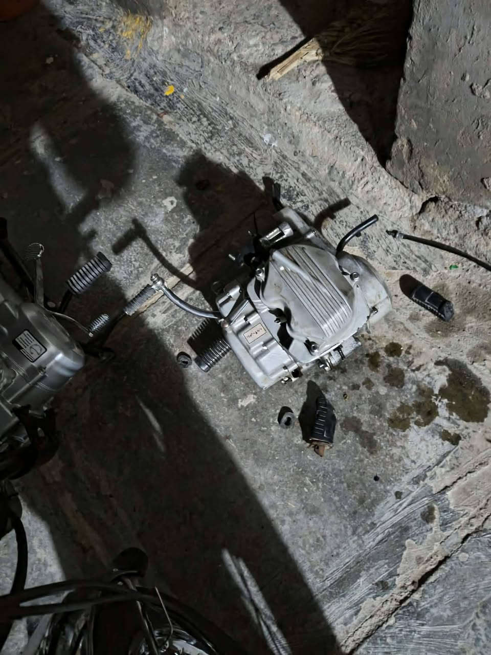 سلام عليكم دراجة أربعة كير إلى البيع اوراق أصولية شاصي  20 تعمير شلامجة مكاني نعمانية السعر مليون الاتصال على الرقم  ‏‪***********‬‏ ويوجد محرك موديل 20 للبيع سعر 100
